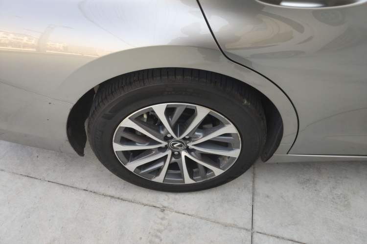 Used Lexus ES 2022 300h Excellence Edition
