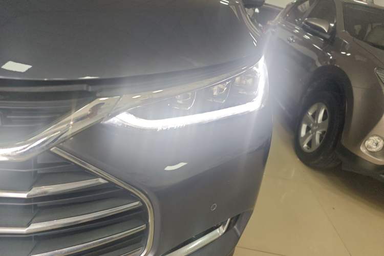 Used BYD Tang 2019 2.0T Automatic SmartConnect Luxury 7-Seater China VI Standard