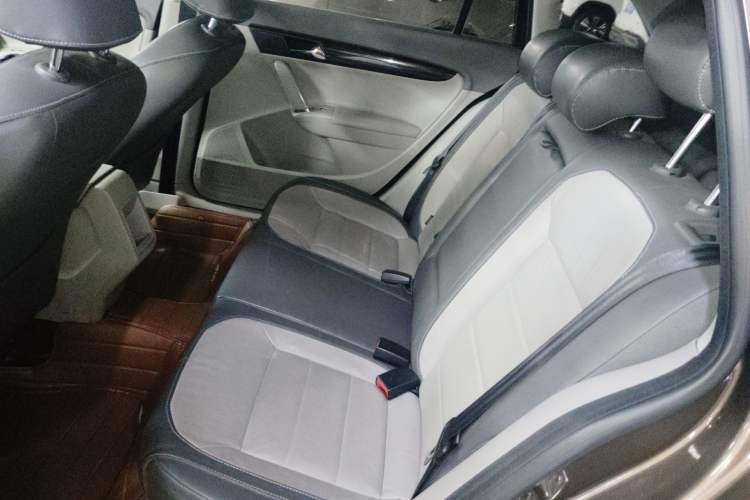 Used Volkswagen Gran Lavida 2013 1.6L Automatic Comfort Model