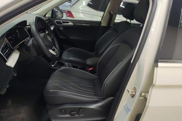 Used Volkswagen Tiguan L 2023 Restyled 330TSI Automatic Two-Wheel Drive R-Line Enhanced Comfort Version