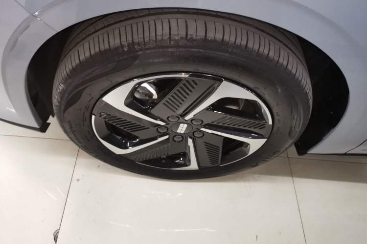 Used  L6 2024 125km PLUS Dragon Edition