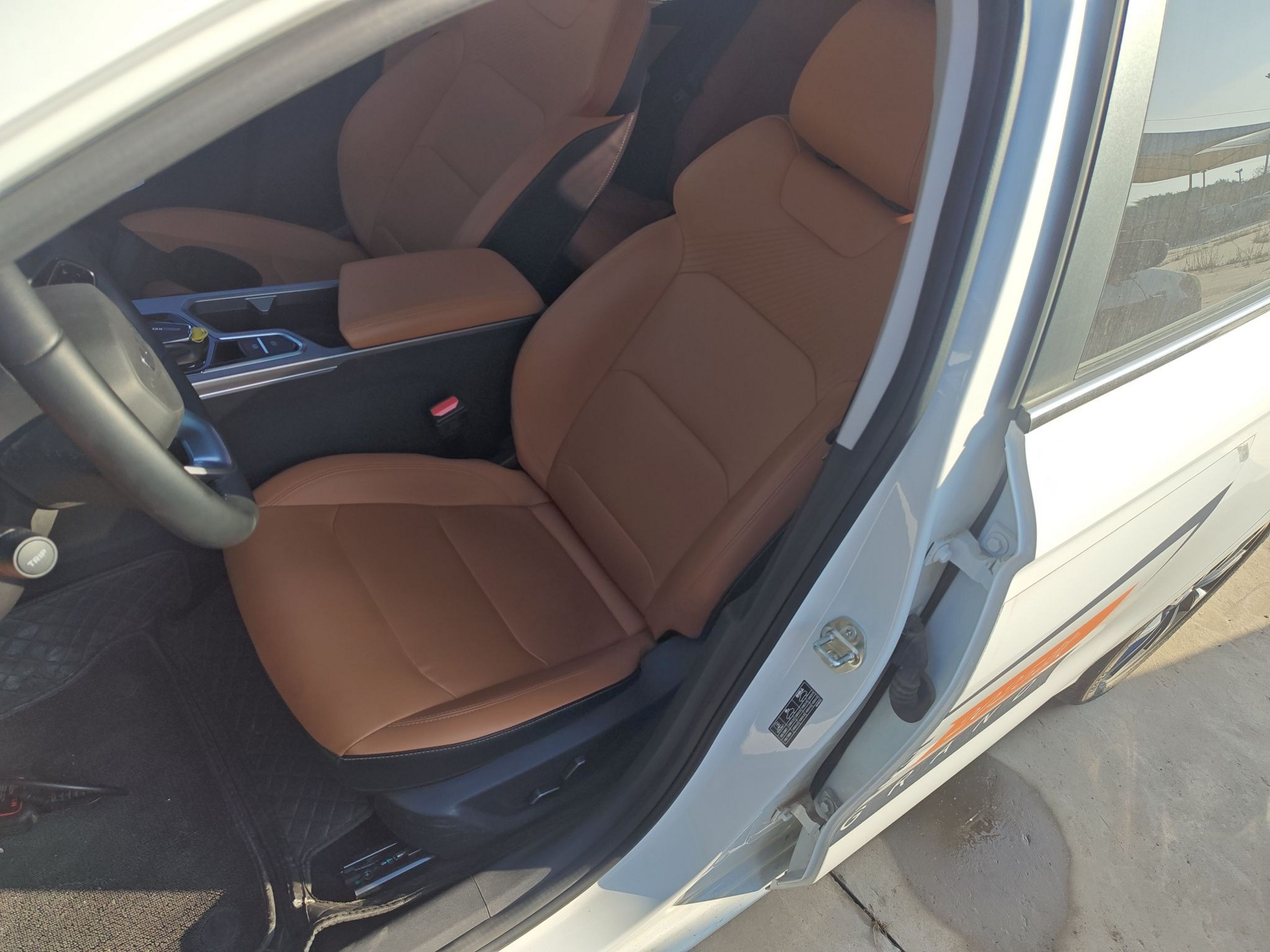 Переднее сиденье в автомобиле