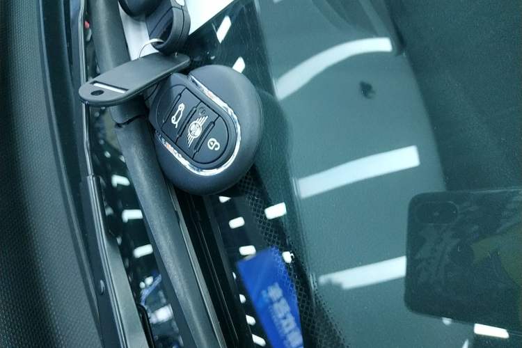 Used  MINI 2023 1.5T ONE
