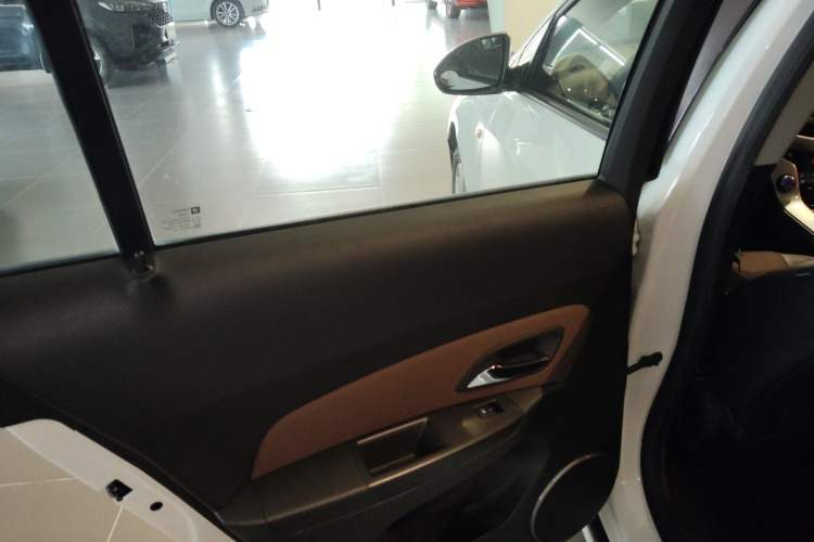 Used Chevrolet Cruze 2013 Hatchback 1.6L Automatic Luxury Model
