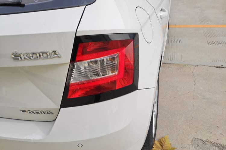 Used Skoda Fabia 2016 1.4L Automatic Car Enjoy Edition
