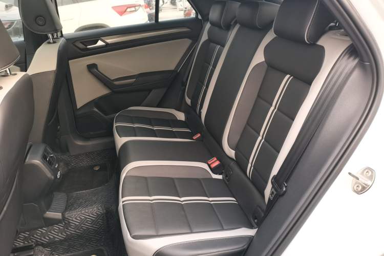 Used Volkswagen T-ROC 2025 300TSI DSG Two-Wheel Drive Chen Guang Edition
