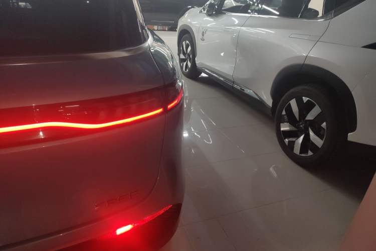 Used VOYAH FREE 2021 Four-Wheel Drive Standard Range-Extended Exclusive Luxury Package
