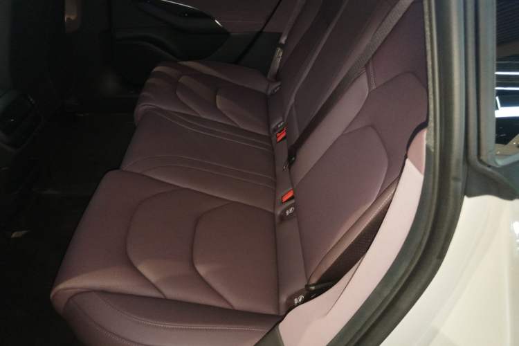 Used  SU7 2024 Rear-Drive Ultra-Long Range Advanced Pro-Level Intelligent Driving Version