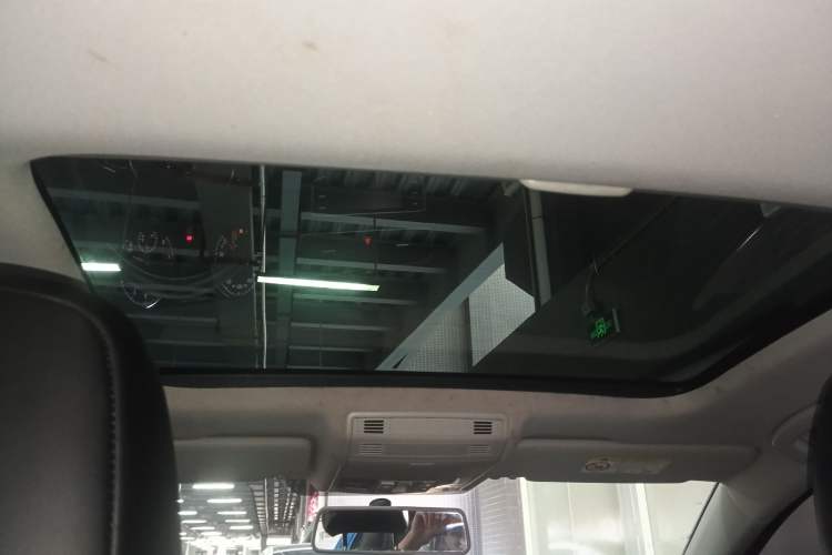 Used Volkswagen Golf 2017 1.6L Automatic Comfort Million-Vehicle Anniversary Edition
