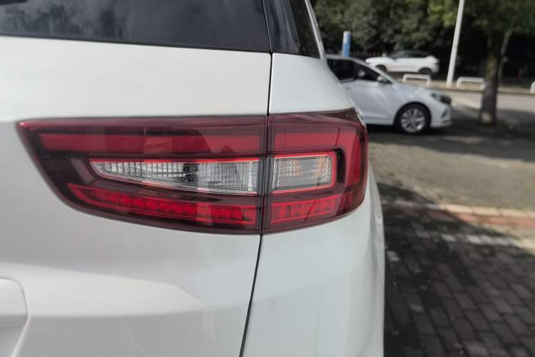 Used Changan CS55 2017 1.5T Manual Colorful Edition
