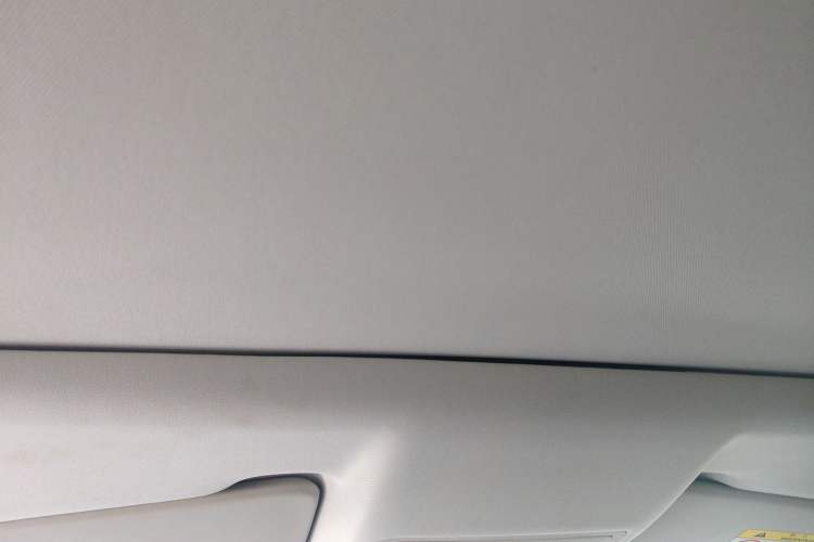 Used Land Rover Discovery Sport 2019 240 PS SE Version China VI Standard
