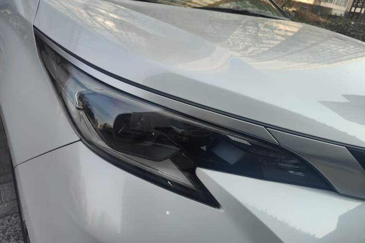 Used Toyota Sienna 2023 2.5L Hybrid Deluxe Edition
