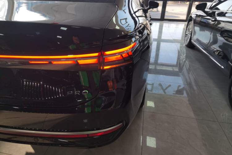 Used Volkswagen Passat 2025 Pro 380TSI Dragon Glory Edition
