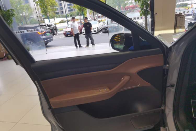 Used Nio ES8 2023 75 kWh Executive Edition
