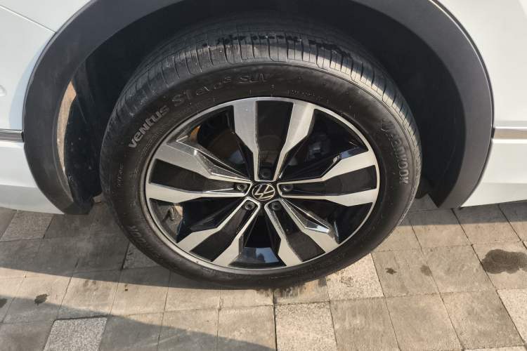 Used Volkswagen Tiguan L 2023 330TSI Automatic Two-Wheel Drive R-Line Enjoyment Edition
