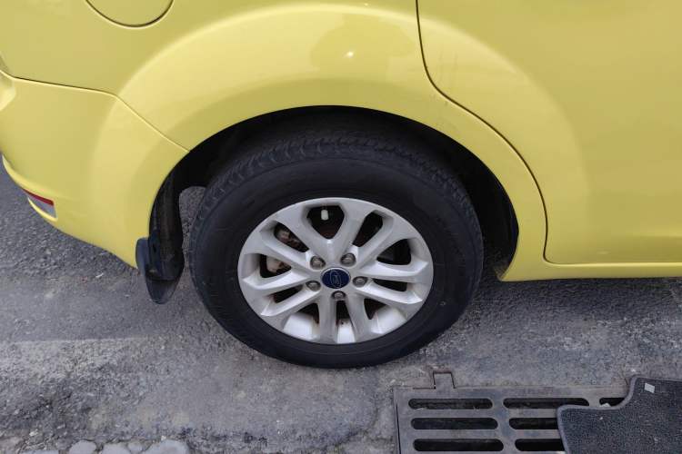 Used Ford Focus 2013 Hatchback Classic 1.8L Automatic Base Model
