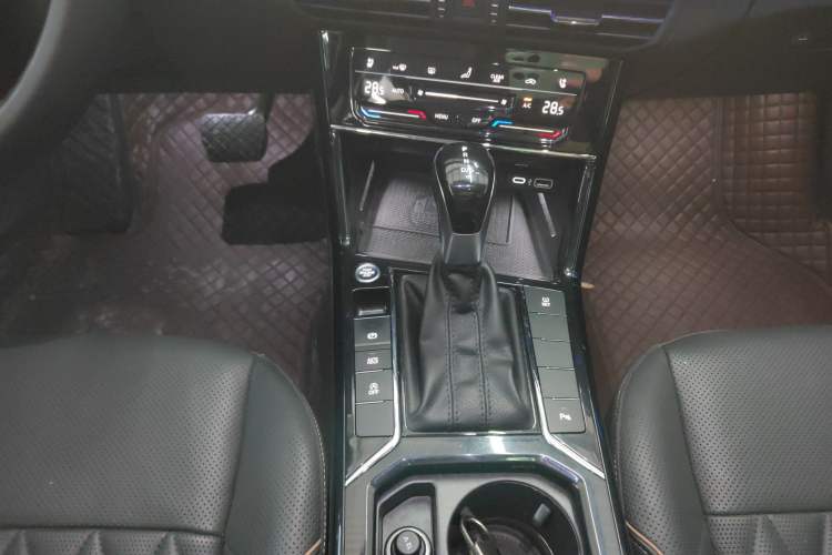 Used Volkswagen Passat 2020 330TSI Luxury Edition China VI
