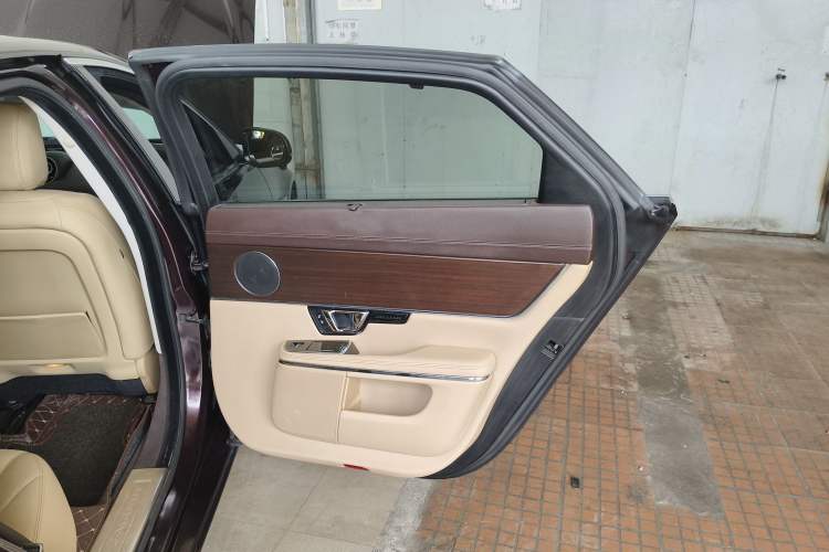 Used Jaguar XJ 2014 XJL 2.0T Two-Wheel-Drive Elegant Business Edition
