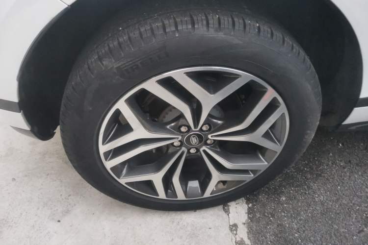 Used Land Rover Range Rover Evoque 2021 Range Rover Velar 249 PS R-Dynamic S Performance Edition
