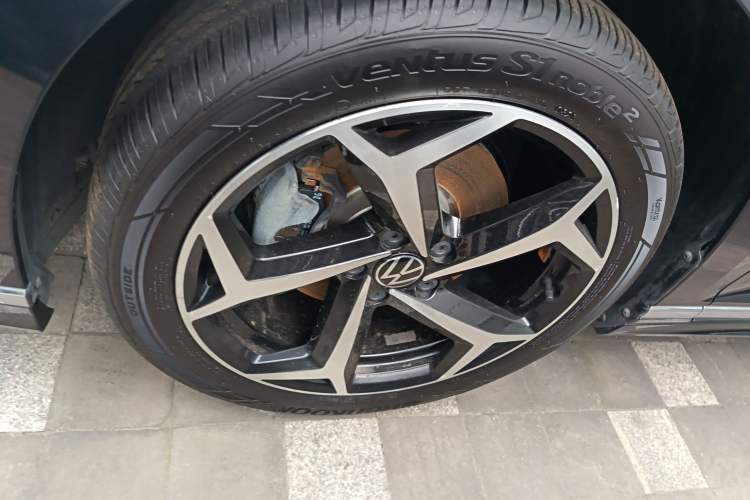 Used Volkswagen Magotan 2023 2 Million Units Limited Edition 330TSI DSG Leading Version
