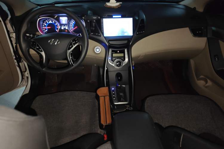 Used Hyundai Elantra 2015 1.6L Automatic Luxury Model