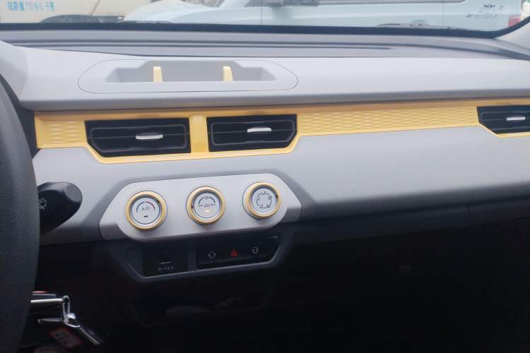 Used Chery QQ Ice Cream 2022 120km Milkshake Phosphate Lithium-Iron