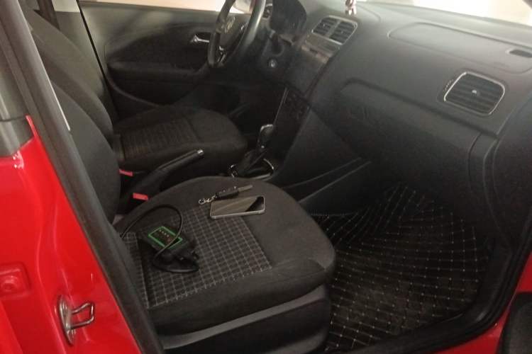 Used Volkswagen Polo 2016 1.6L Automatic Comfort Model
