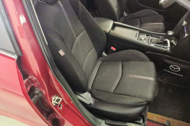 Used Mazda Mazda 3 Axela 2017 Sedan 1.5L Automatic Luxury Model Emission Standard China V

