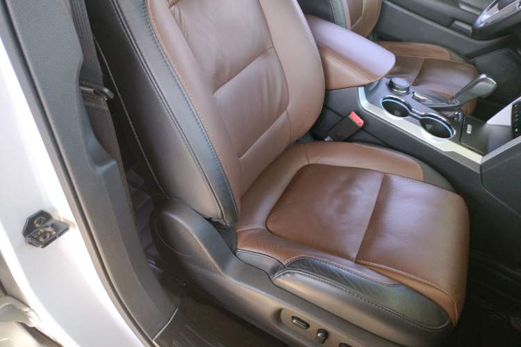 Used Ford Explorer 2013 3.5L Deluxe Model
