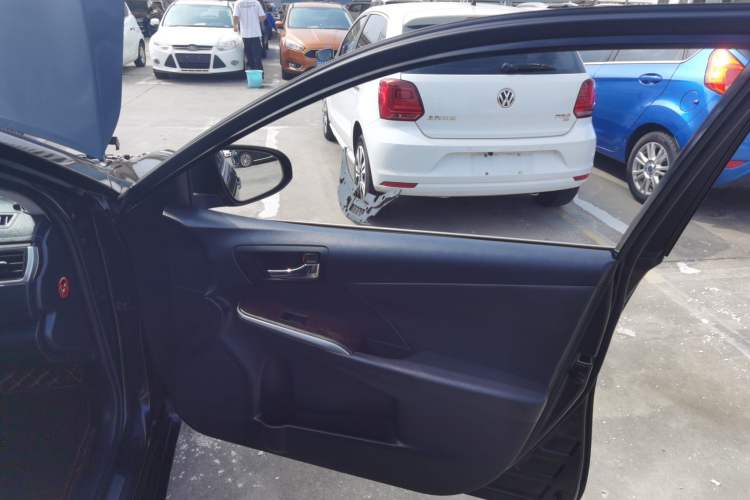 Used Toyota Camry 2016 2.0G 10th Anniversary Leading Edition
