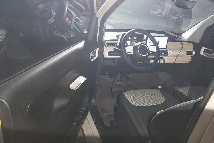 Used Wuling Hongguang MINIEV 2024 3rd Generation 215km Youth Edition
