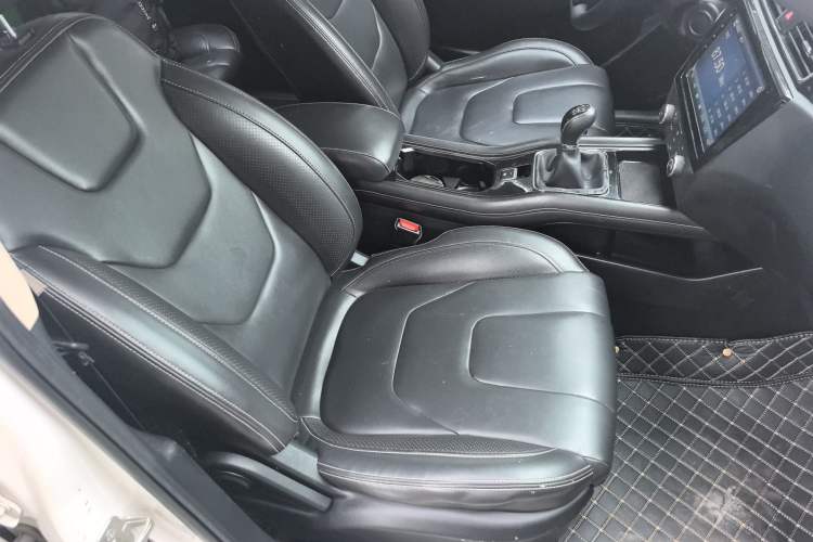 Used Dongfeng Fengon 580 2016 1.5T Manual Luxury Version
