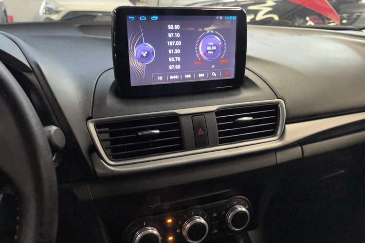 Used Mazda Mazda 3 Axela 2017 Hatchback 1.5L Automatic Comfort Model Emission Standard China V
