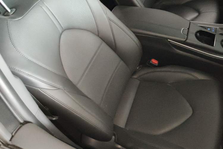 Used Toyota Avalon 2019 Dual-Engine 2.5L Luxury Edition China VI Standard
