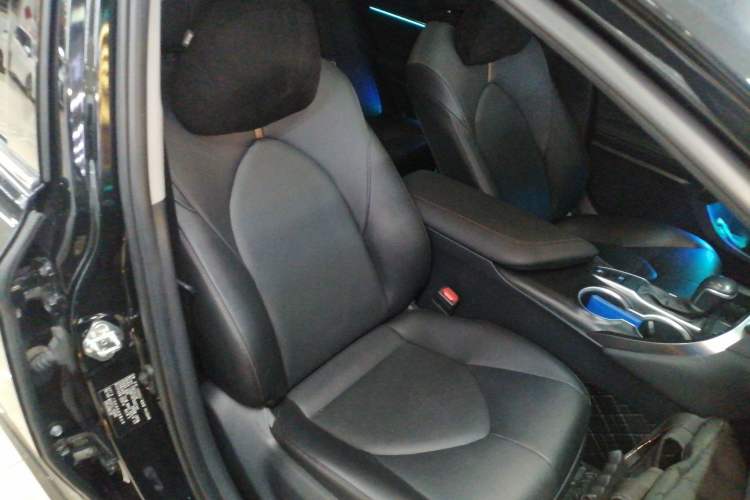 Used Toyota Camry 2021 2.0G Luxury Edition
