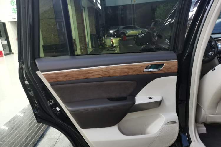 Used GAC Trumpchi GS8 2017 320T Two-Wheel Drive Luxury Smart Connectivity Version (7 Seats)
