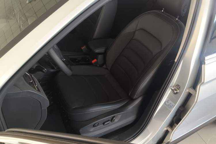 Used Volkswagen Tiguan L 2020 330TSI Automatic Two-Wheel Drive Panoramic Comfort Edition China VI Standard
