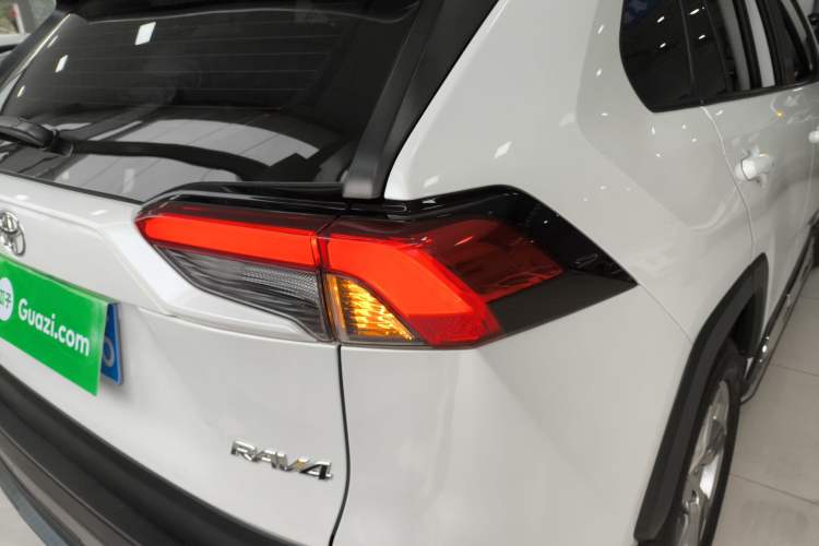 Used Toyota RAV4 2021 2.0L CVT Two-Wheel Drive Fashion PLUS Edition
