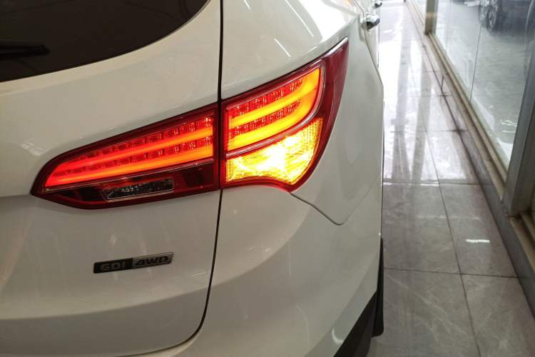 Used Hyundai Santa Fe Classic 2013 3.0L 4x4 Premium Edition 7-Seater Euro IV
