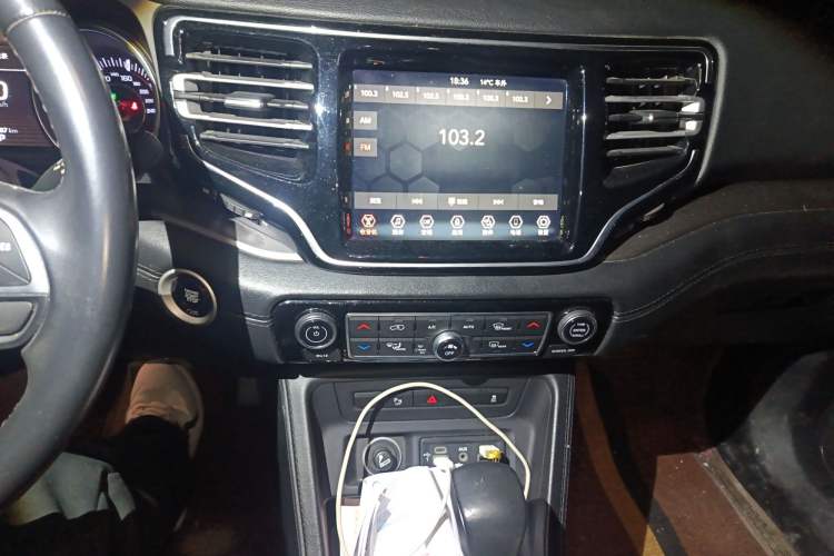 Used Jeep Commander 2018 2.0T Two-Wheel Drive Enjoyment Version China VI Emission Standard
