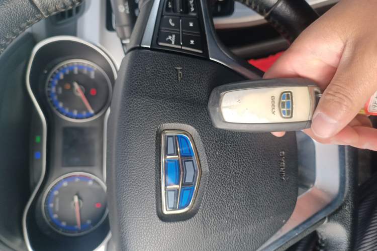 Used Geely Auto Vision 2019 Upgraded Model 1.5L CVT Luxury Version China VI Standard
