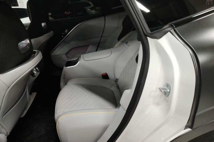 Used  11 2023 Harmony 116° Luxury Edition
