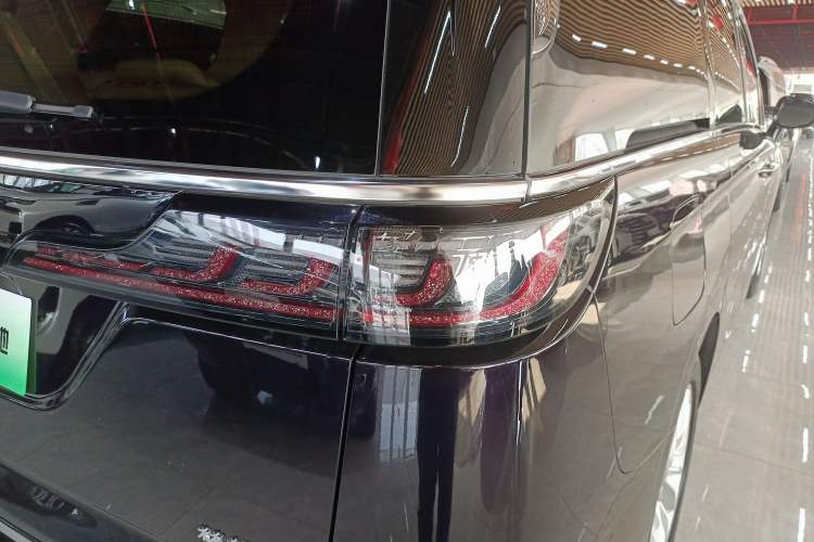 Used VOYAH Dream 2024 PHEV Extended-Range Premium Edition
