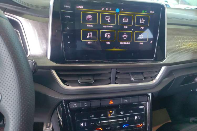 Used Volkswagen T-ROC 2024 300TSI DSG Two-Wheel-Drive Chen Guang Edition
