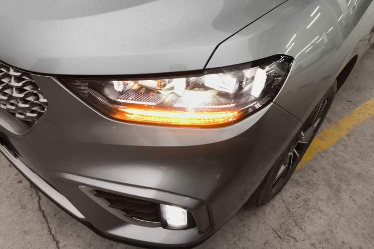 Used Wey VV5 2021 1.5T Two-Wheel Drive Smart Pioneer
