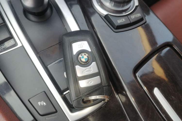 Used BMW 5 Series 2014 525Li Leading Model
