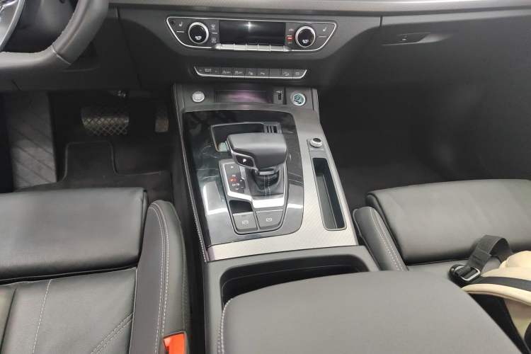 Used Audi Q5L 2022 40T Luxury Dynamic Model
