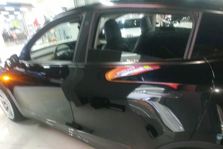 Used Tesla Model Y 2022 Long-Range All-Wheel-Drive Version