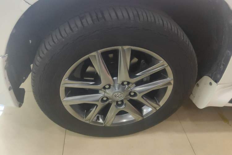 Used Toyota Land Cruiser 2015 4.0L VX-R 8-Seater Middle East Version
