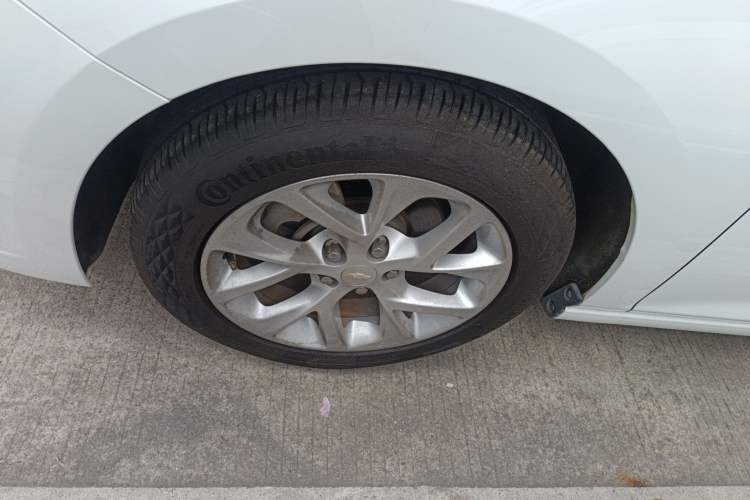 Used Chevrolet Cruze 2018 Hatchback 320 Automatic Pioneer Sunroof Edition
